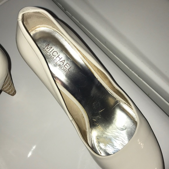 Michael Kors Soze 7.5 cream pump! Great condition - Picture 4 of 5